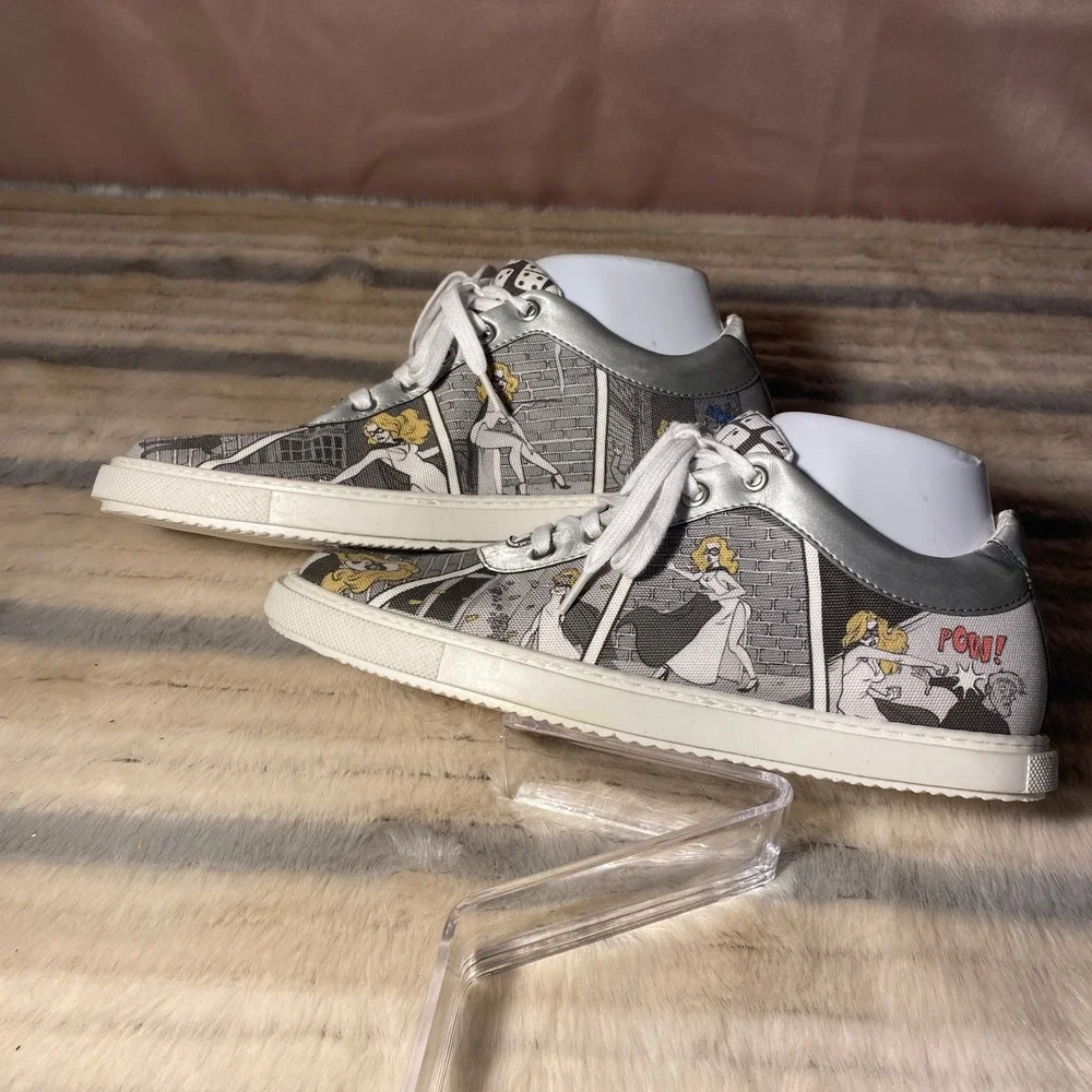 Red Needle Comic Book Print‎ Canvas Low Top Sneakers Unisex size 38EU